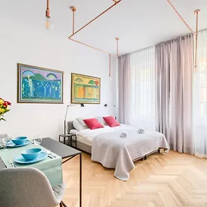po-serviced-apartments-old-town-square-studio.warsawhotelspoland.com/